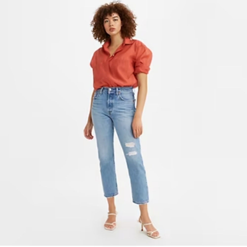 Levi's 501 Original Cropped Jeans Medium Wash.